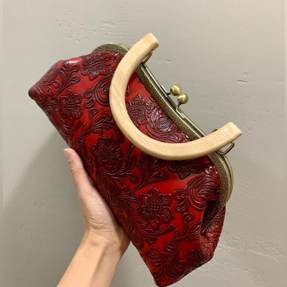 Vintage Style Handmade Genuine Leather Floral Embossed Wood Handle Kiss-lock Bag - Picture 6 of 14
